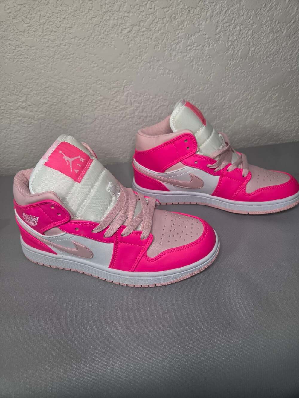 Nike Air Jordan 1 Mid Fierce Pink Women's Size 7 White Pink FD8780-116 192